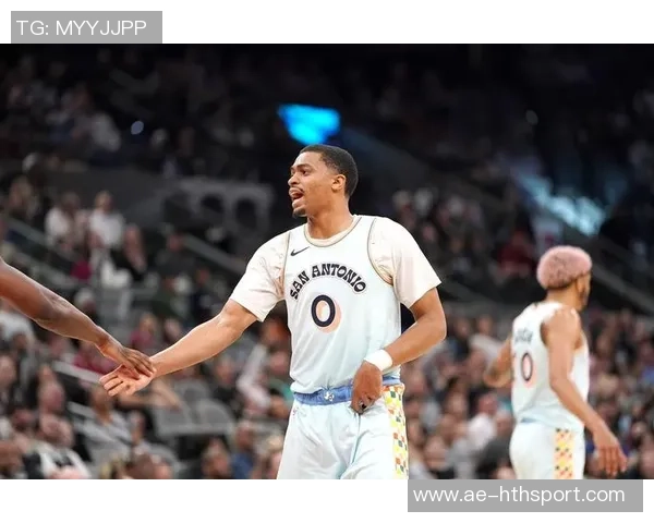 凯尔登约翰逊高效表现9投7中三分2中1贡献19分6篮板1助攻 凯尔登约翰逊高效表现9投7中三分2中1贡献19分6篮板1助攻