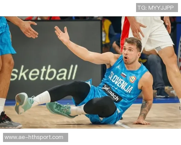 东契奇成为施罗德在走廊上寻找对峙的目标引发热议 东契奇成为施罗德在走廊上寻找对峙的目标引发热议