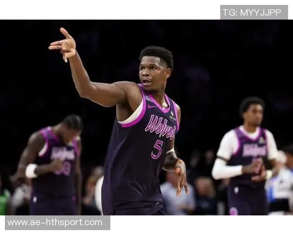 爱德华兹谈对战小米切尔的备战策略强调早睡养精蓄锐应对全场紧逼 爱德华兹谈对战小米切尔的备战策略强调早睡养精蓄锐应对全场紧逼